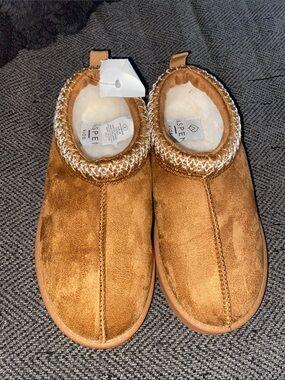 Aspen Kids Brown Plush-Lined Slip-On Slippers